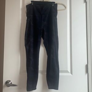 Women’s high waisted camo athletic leggings with pockets